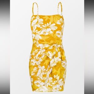 *NWT* CUPSHE BROOKLYNN WAIST TIE WRAP DRESS